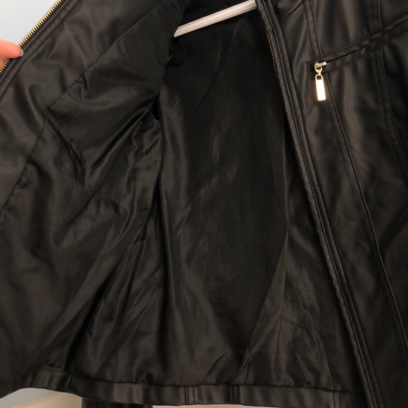 Form Fitting leather Jacket - Picture 4 of 5
